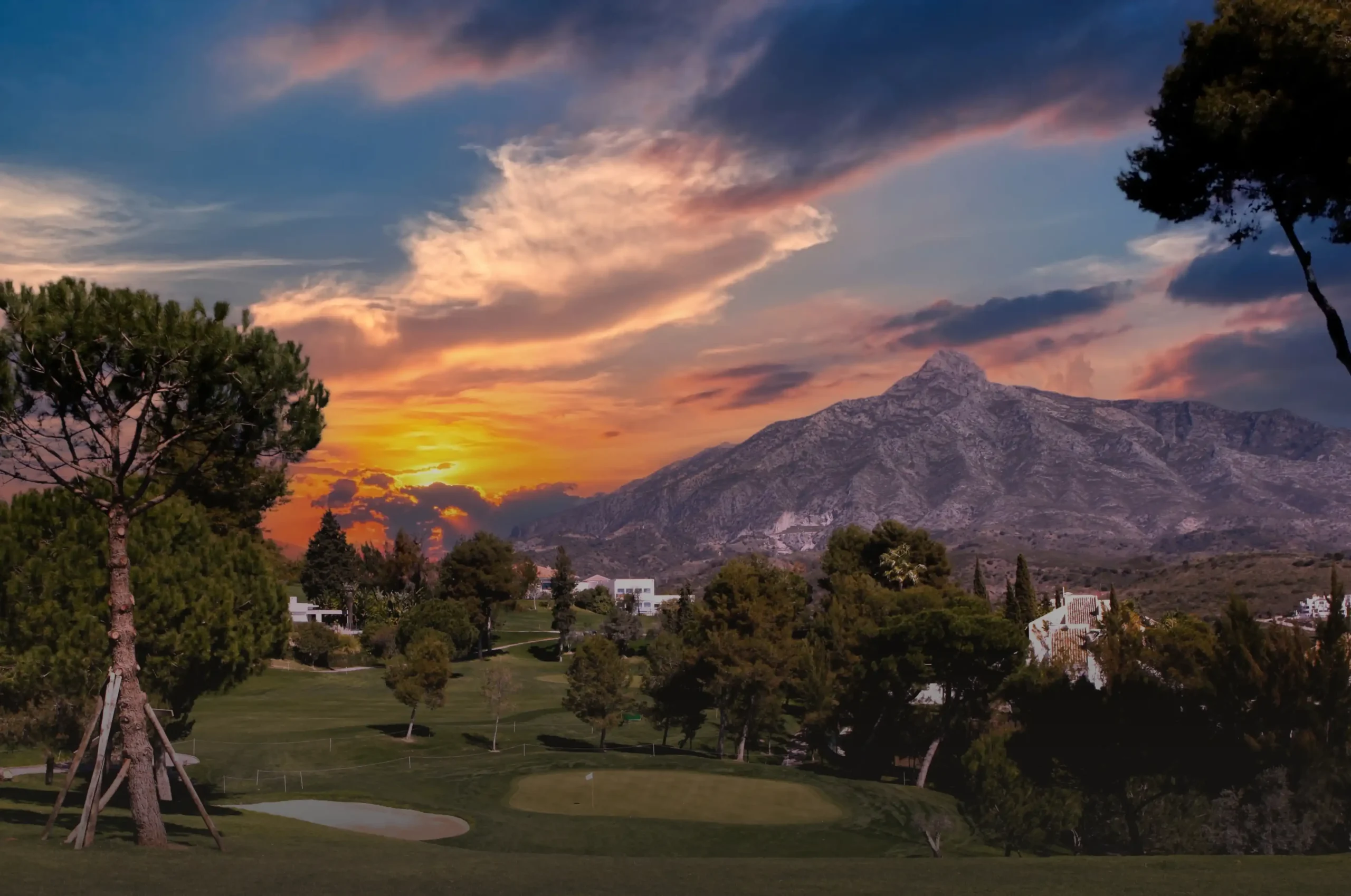 Vivir el Otoño en Marbella: El Encanto de la Costa del Sol Fuera de Temporada